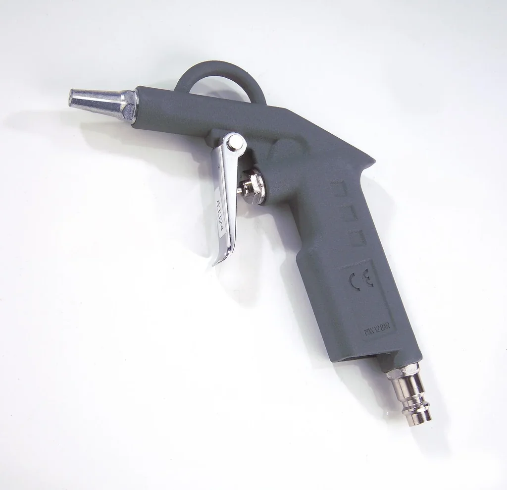 Compressed air blow gun with plug-in nozzle