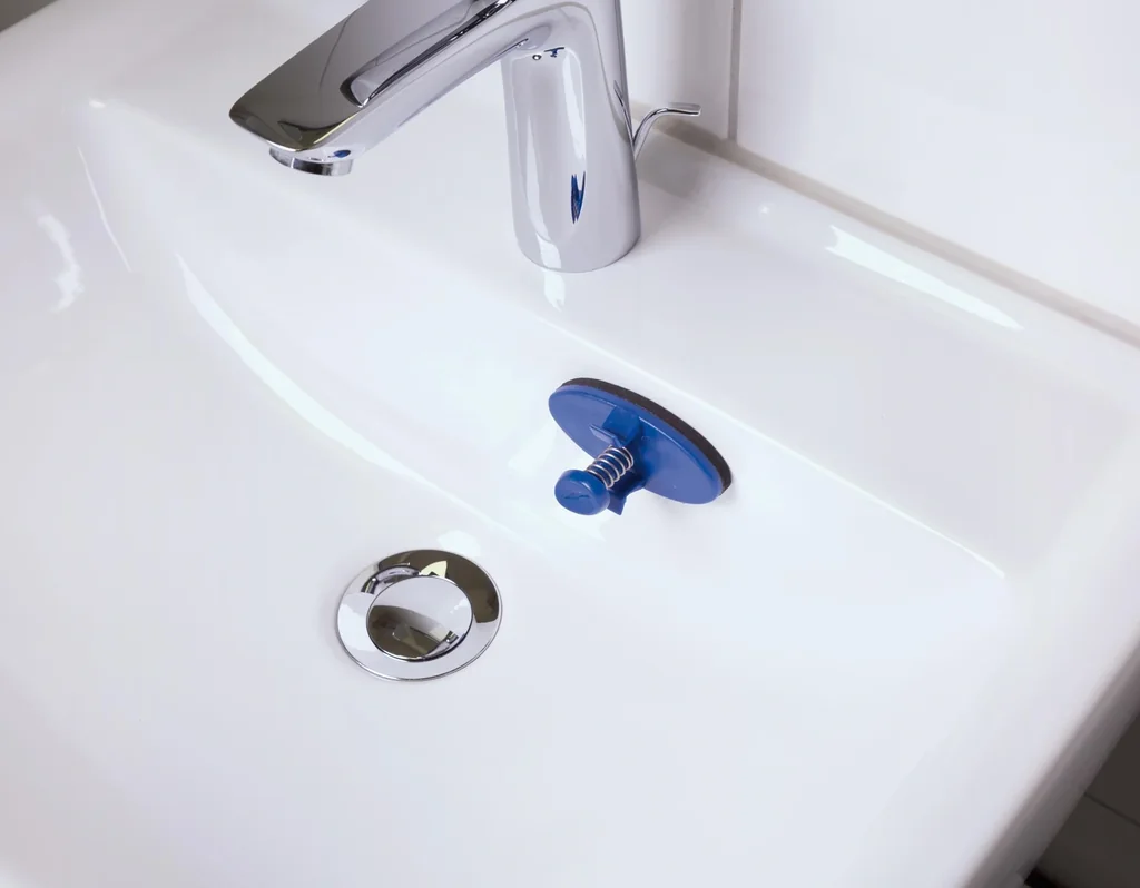 Plug for washbasin overflow