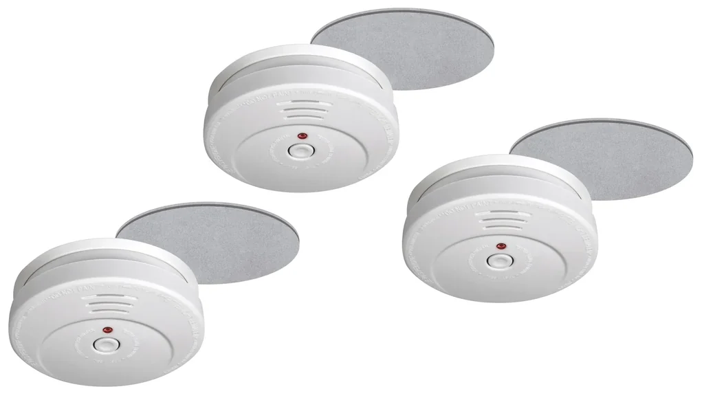 Smoke detectors and magnetic mountings - 3 pieces each in a value set
