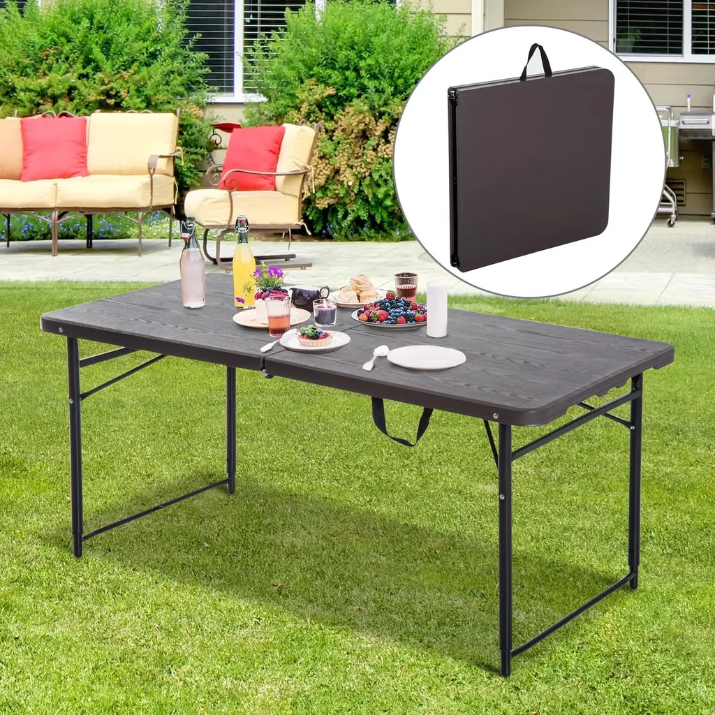Foldable camping table