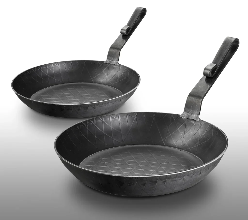 Wrought iron frying pan, with short hook handle, Ø 28 x 4.2 cm