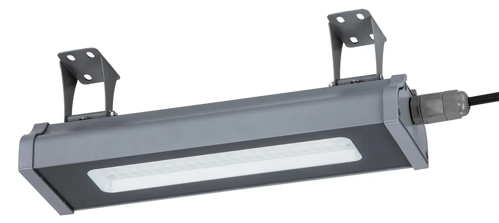 LED HighBay in linear form offers 50 W, 6200 lm, 5000 K (neutral white) and IP65 protection