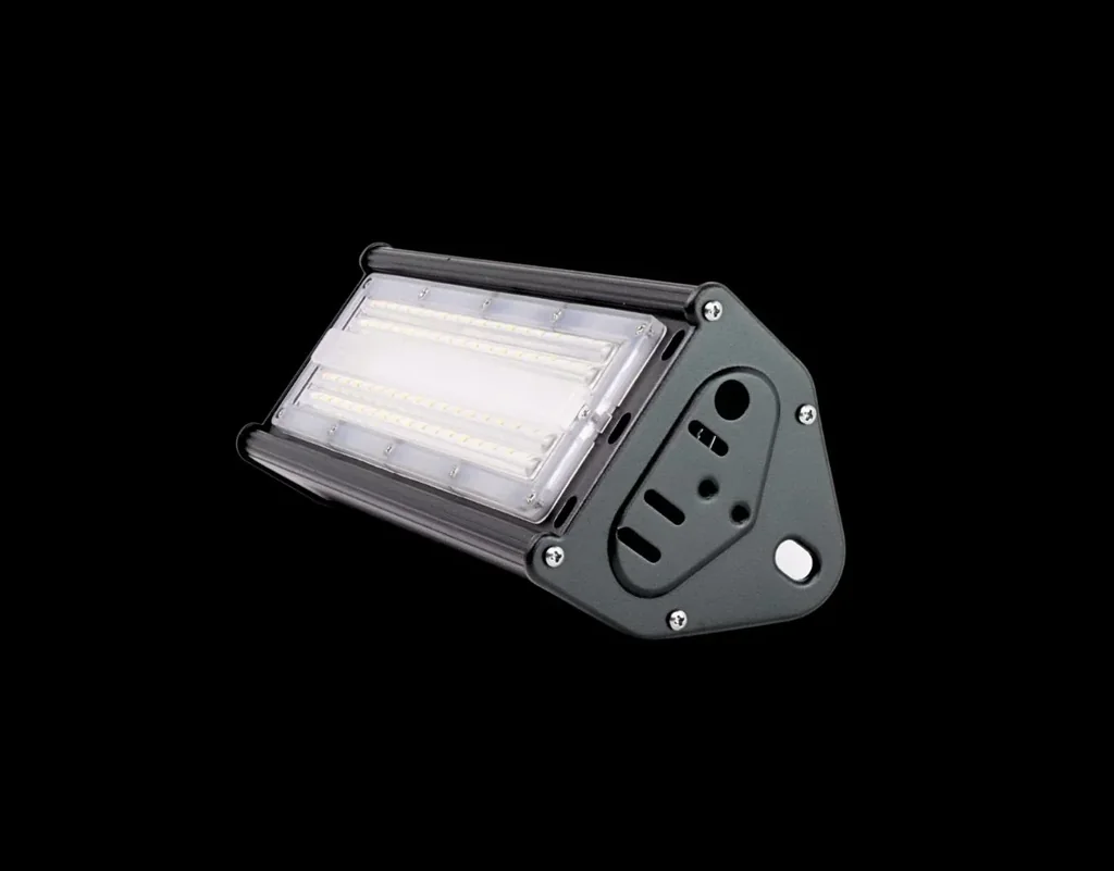 LED HighBay in linear form offers 50 W, 6000 lm, 5000 K (neutral white), IP65 & ENEC certification