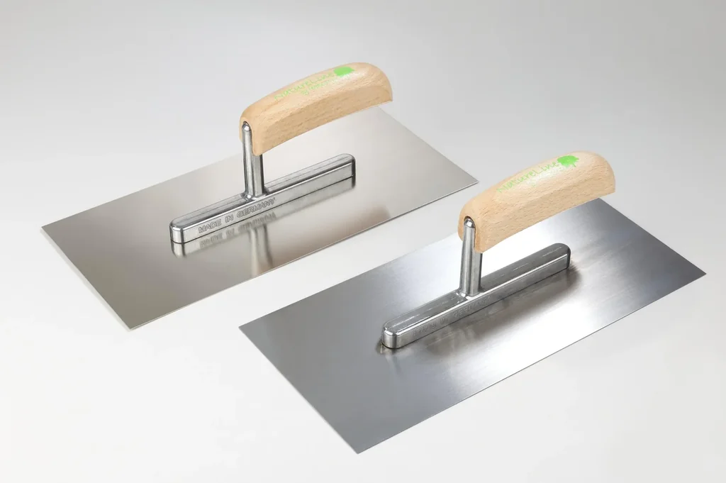 Smoothing trowel 280 x 130 x 0.7mm, hardened steel, natural wood handle