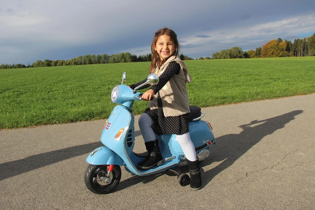 Ride-on Vespa for children, 12 Volt, blue