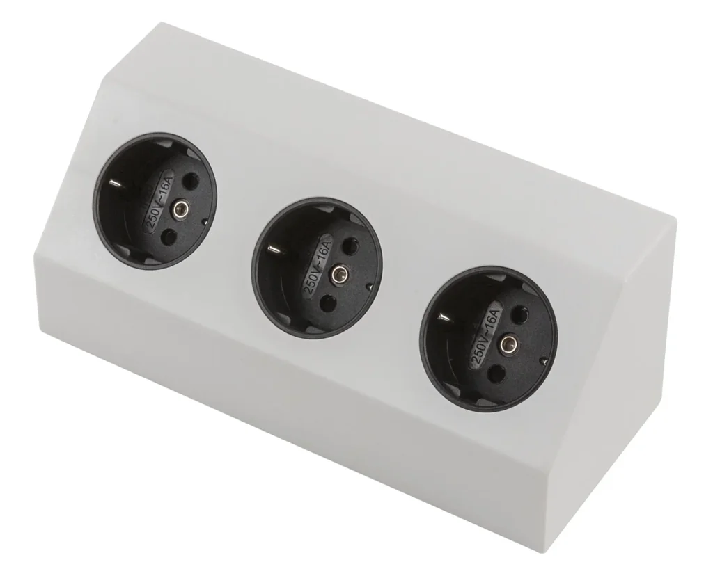 3-way protective contact socket with 1m connection cable and free ends for permanent installation
