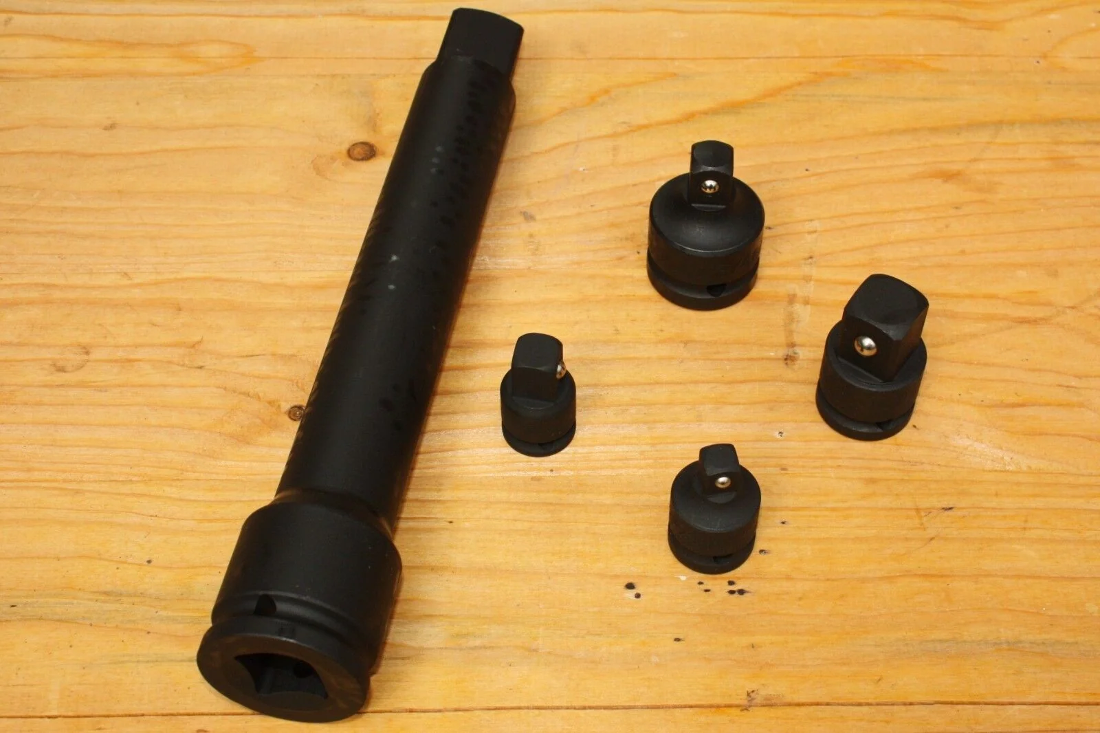 Przedłużka do klucza udarowego 3/4 na 1 cal YATO Cr-Mo 250mm