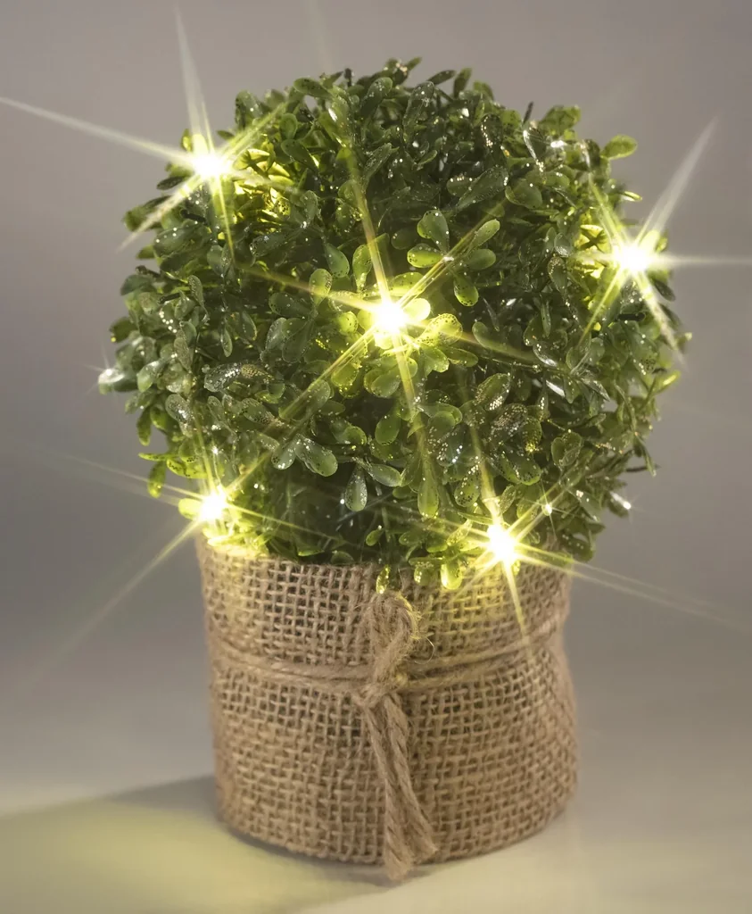 Boxwood round with golden glitter and LED lighting