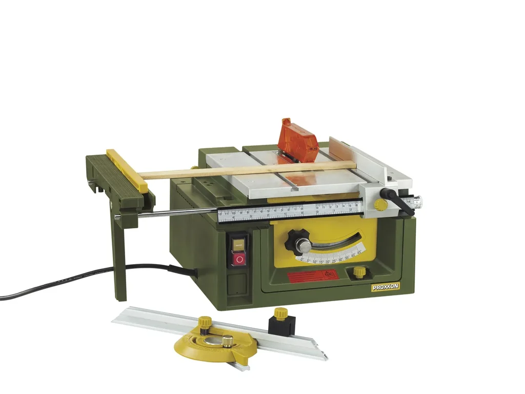 Fine-cutting table saw FET