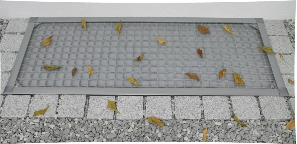 Light well cover 60 x 115 cm, with aluminum mesh