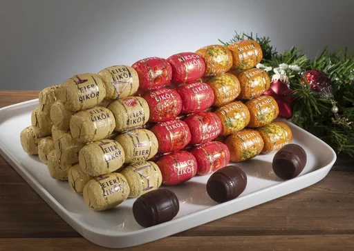"Alcohol barrels made of dark chocolate filled with cherry liqueur, egg liqueur, and brandy, 40 pieces, 500 g image"