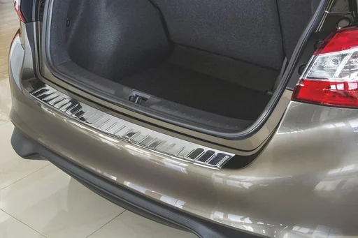 "Loading sill protection for Nissan Pulsar built from 2014> image"