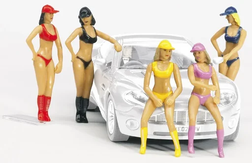 "Pit Babes scale 1:32 image"