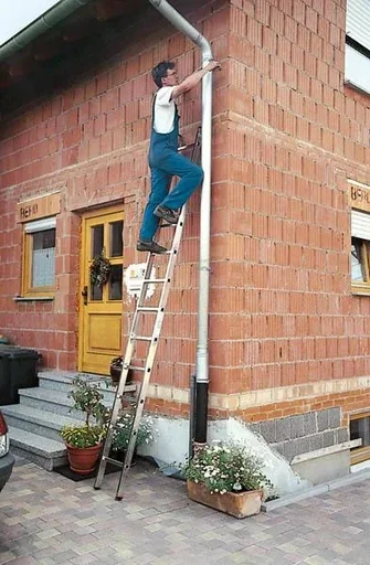 "Aluminum leaning ladder with 8 rungs image"