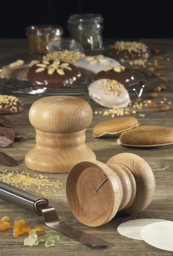 "Beechwood gingerbread mold image"