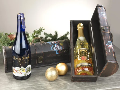 "Wooden gift box with handle and 1 bottle of Goldtraum, 750 ml image"