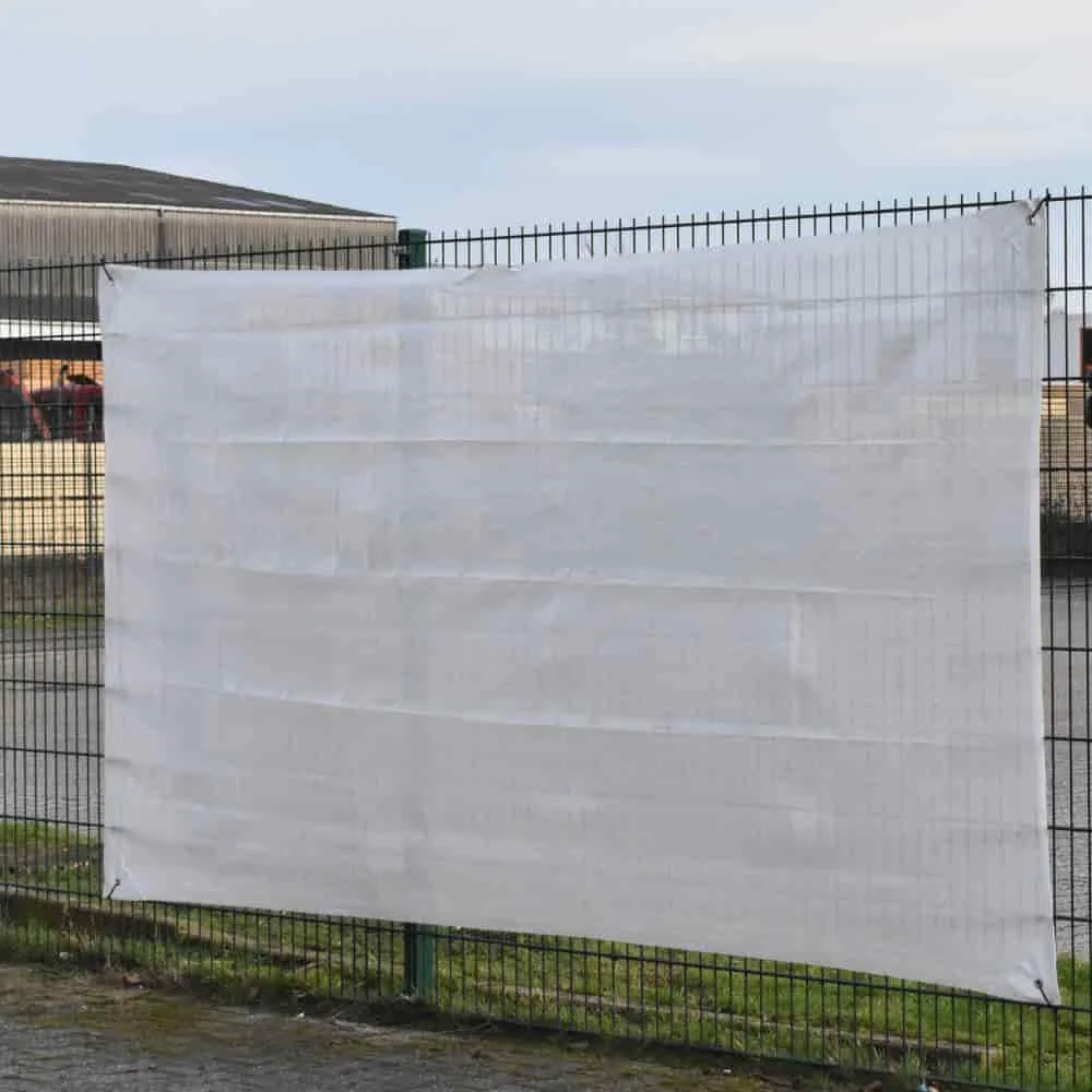 "Biała siatka na ogrodzenie budowlane 1,80m x 3,45m image"