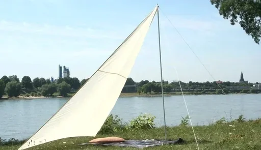 "Trójkątny żagiel przeciwsłoneczny na kemping ze słupkami, piaskowy 300 x 300 x 250 cm image"